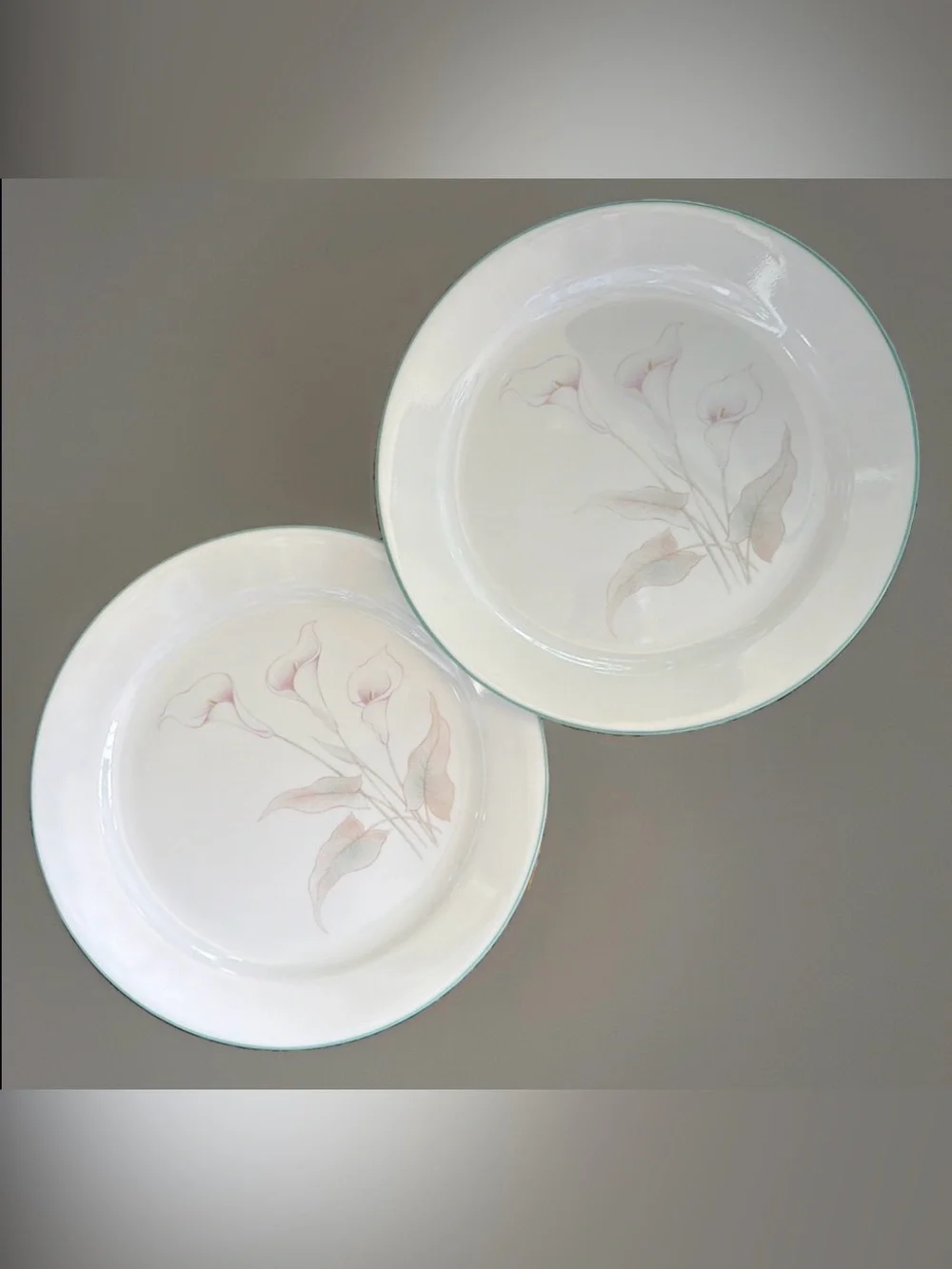 2 Vtg Corelle “Three Dreams” Cala Lily Dinner Plates EV Condition